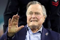 Bývalého amerického prezidenta George Bushe staršího propustili z nemocnice