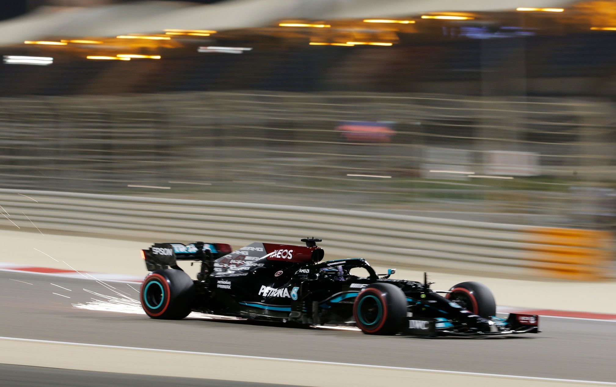 Lewis Hamilton v Mercedesu v kvalifikaci na VC Bahrajnu 2021