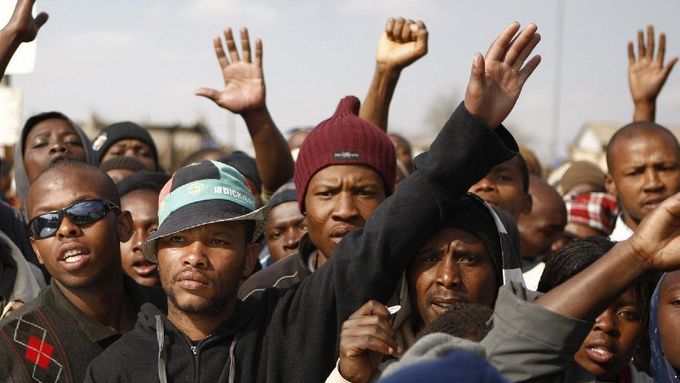 Protesty v townshipu Siyathemba ve městě Balfour, 70 km od Johannesburgu