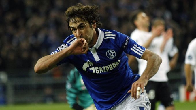 Raúl González ještě v dresu německého Schalke.