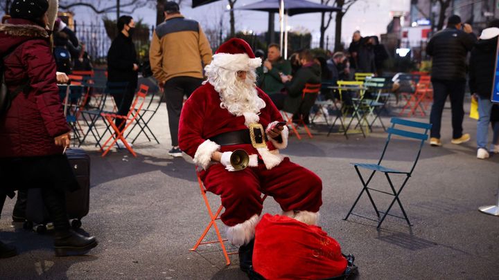 Sehnat letos Santu je v USA za trest. Kvůli covidu zkušení harcovníci nepracují; Zdroj foto: Reuters