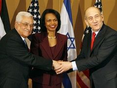 Americká diplomacie roky odsunovala téma palestinského státu stranou. V posledním roce vlády chce ale Bushova administrativa zprostředkovat konečný mír.