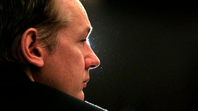Zakladatel serveru WikiLeaks Assange