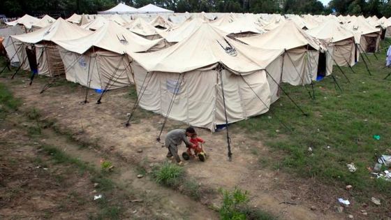 Záplavy v Pákistánu jsou drsnou zkouškou už pro tři miliony lidí