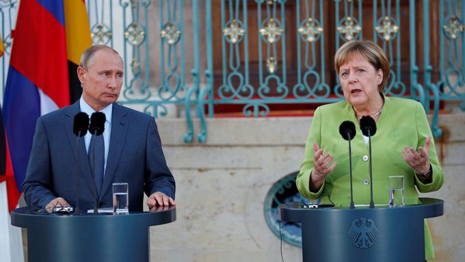 Ruský prezident Vladimir Putin a německá kancléřka Angela Merkelová.