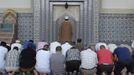 Members of the Muslim community attend midday prayers at Strasbourg Grand Mosque in Strasbourg on the first day of Ramadan July 9, 2013. The Grand Mosque of Paris has fixed the first day of Ramadan as Wednesday, splitting with the French Council of Muslim Religion (Conseil Francais du Culte Musulman or CFCM), which determined it would begin on Tuesday. REUTERS/Vincent Kessler (FRANCE - Tags: RELIGION) Published: Čec. 9, 2013, 1:52 odp.