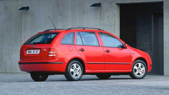 První Škoda Fabia Combi přijela v roce 2000.