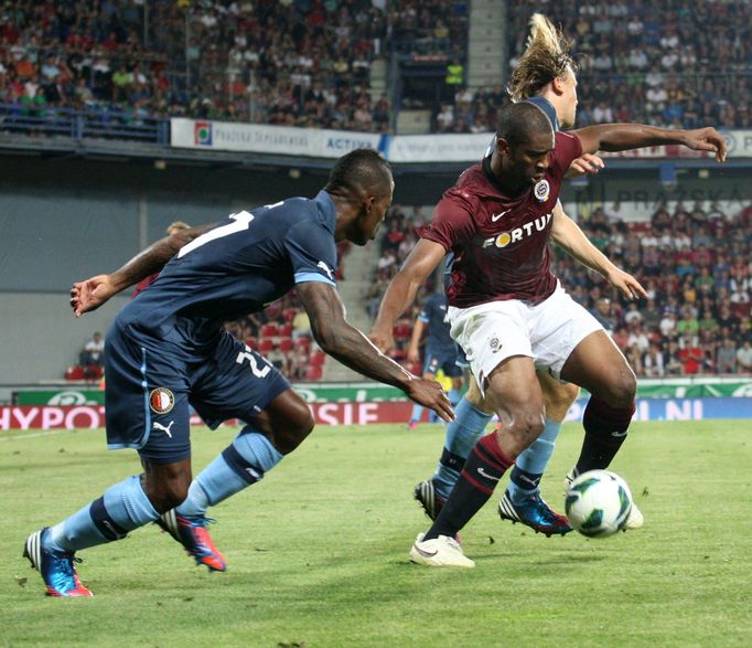 Fotbalista Sparty Léonard Kweuke v odvetném utkání kvalifikace Evropské ligy 2012/13 s Feyenoordem.