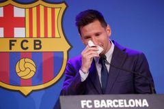 Messi v slzách řekl sbohem Barceloně, má mít namířeno do PSG