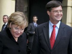 Angela merkelová a Jan-Peter Balkenende.