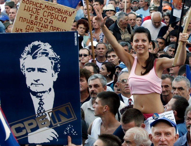 Demonstrace na podporu Karadžiče v Bělehradě