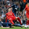 Aspas a Carrick v utkání Liverpool - Manchester United