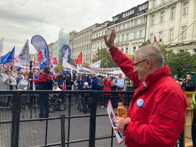 Na demonstraci dorazil i odborářský předák  a kandidát na prezidenta Josef Středula.