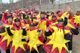 Poblíž Niagarského vodopádu se na kanadské straně se shromáždilo 309 lidí v kostýmu Slunce, aby překonalo dosavadní zápis v Guinessově knize rekordů