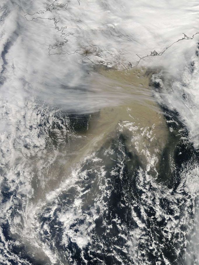 Ranní snímek ze satelitu Terra z 23. května.