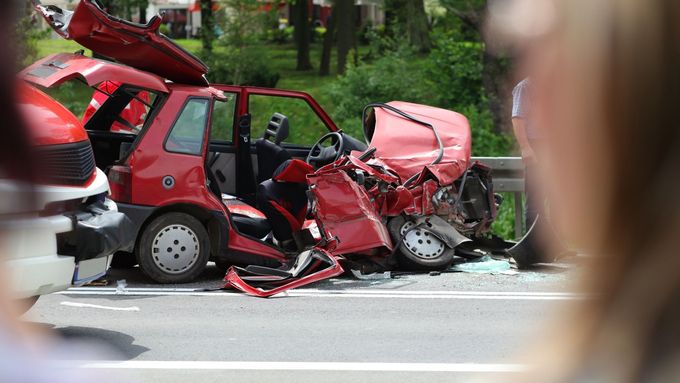 Rychlá jízda je příčinou až 40 procent úmrtí při dopravních nehodách.