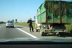 Česká Kobra 11: Řidič omdlel za jízdy, zasahuje policie