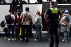 Dvě stovky Afghánců vyzvaly Merze, aby jim umožnil přesídlit do Německa
