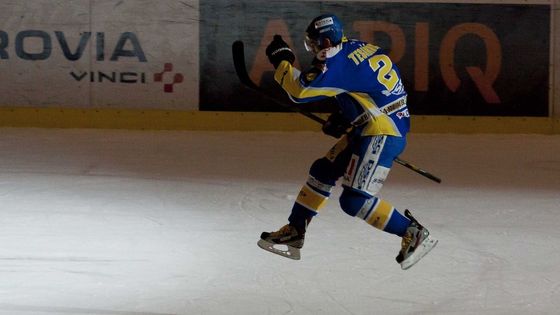Prohlédněte si fotografie z dramatického extraligového duelu Zlína s Pardubicemi, v němž si domácí zajistili vítězství v základní části a hosté na poslední chvíli postup do play-off.