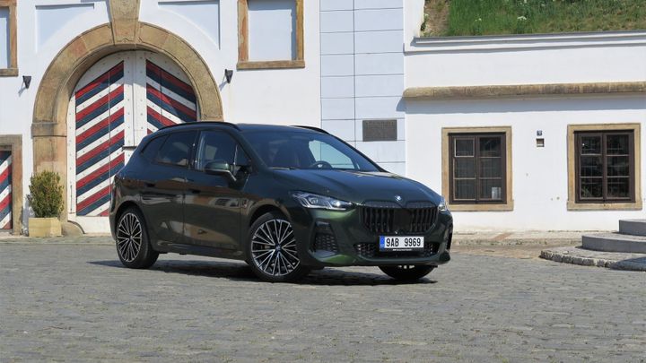 BMW řady 2 Active Tourer popírá lékařskou vědu. Čím větší ledviny, tím menší žízeň; Zdroj foto: Martin Frei