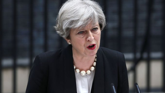 Premiérka Theresa Mayová během projevu po teroristickém útoku v Manchesteru.