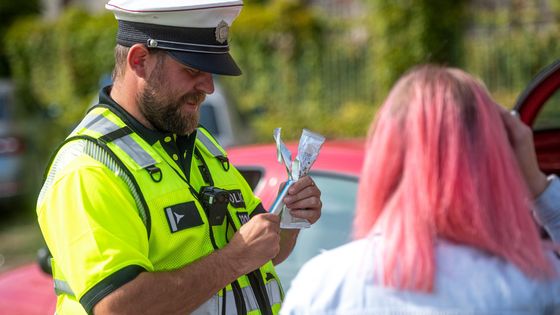 Policisté v okolí Hip Hop Kempu kontrolují vozidla i lidi.