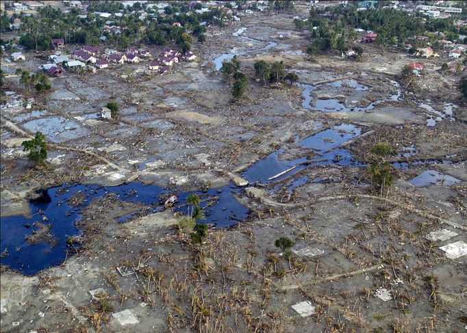 Uplynulo 15 let od ničivé vlny tsunami, která si 26. prosince 2004 vyžádala na pobřeží Indického oceánu v jihovýchodní Asii přes 230 000 mrtvých.