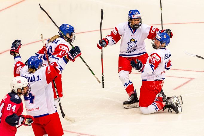 Daniela Pejšová, Kateřina Mrázová, Sára Čajanová a Aneta Lédlová v utkání s Norskem