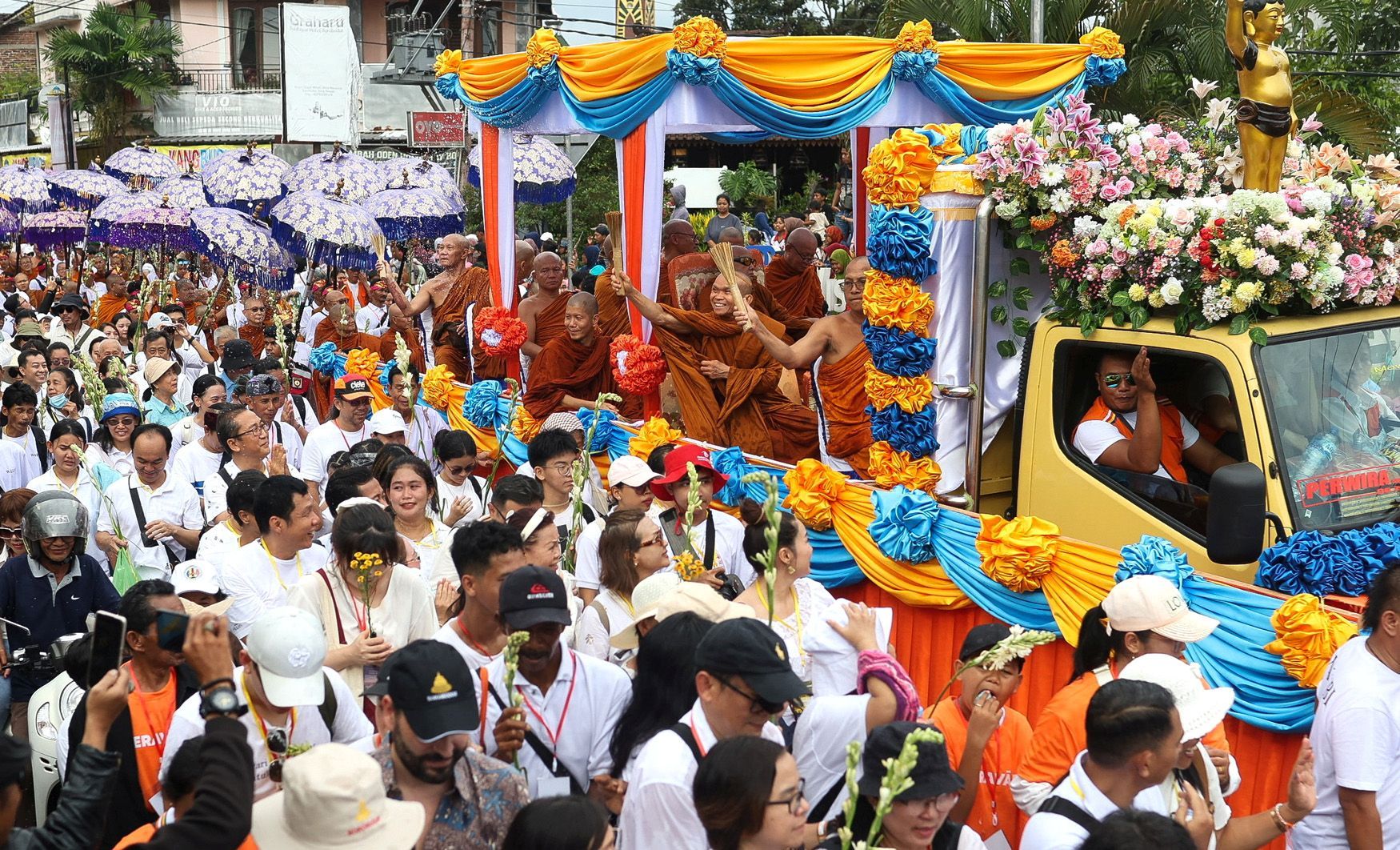 Vesak, Budha, slavnost