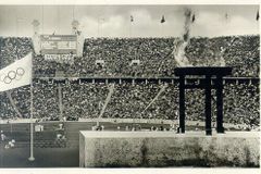 Židé závodí na Hitlerově stadionu, 70 let po konci války