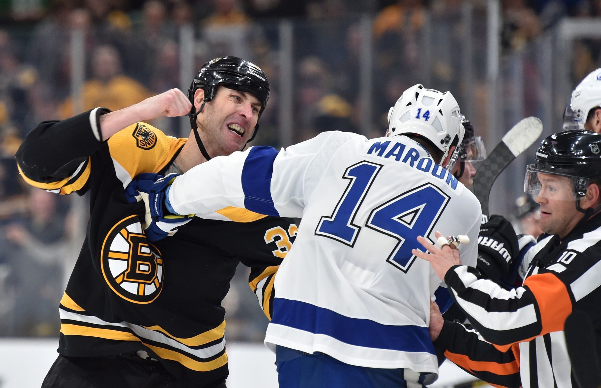 NHL 2019/20, Boston - Tampa Bay: Zdeno Chára v pěstním souboji s Patrickem Maroonem
