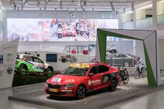 Škodovka představuje v centru německé metropole své produkty i sportovní a sponzorské aktivity