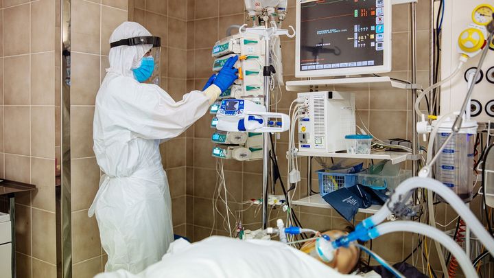 Nebezpečná varianta koronaviru omikron už je i v Česku. WHO vysvětlila název; Zdroj foto: Lukáš Bíba