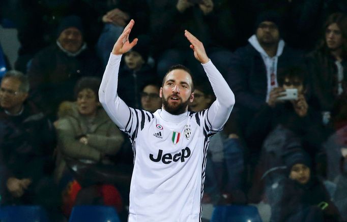 Gonzalo Higuain slaví gól Juventusu