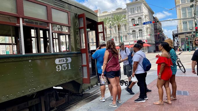 New Orleans. Nejstarší stále fungující tramvajová linka na světě.