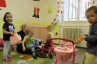 Otcovská dovolená na deset dní i dětské kluby zdarma. EU chce pomoci matkám s návratem do práce