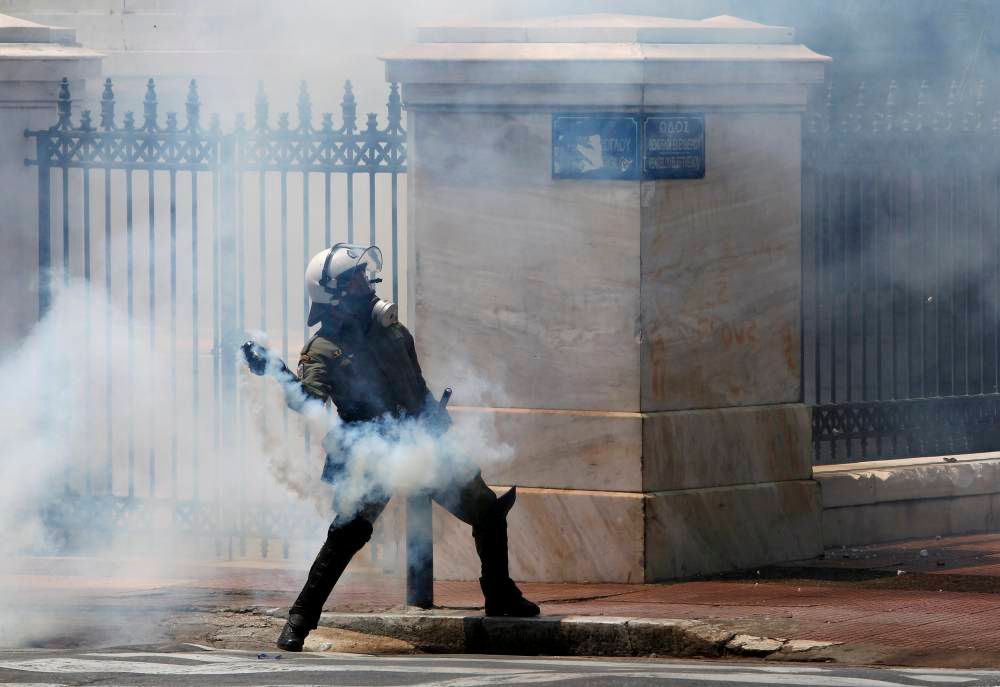 Demonstrace v Athénách - střety s těžkooděnci