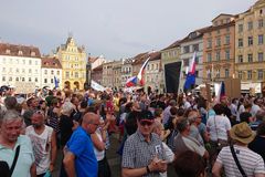 Z Václaváku do regionů. Lidé protestovali proti Benešové a Babišovi
