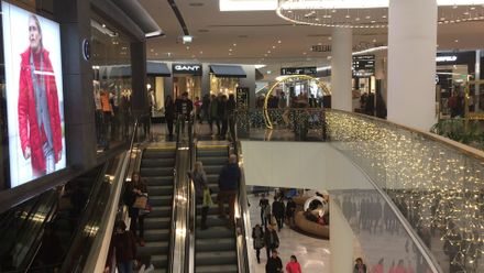 VIDEO: Adventní nákupní horečka vrcholí. Prodeje rostou o desítky procent