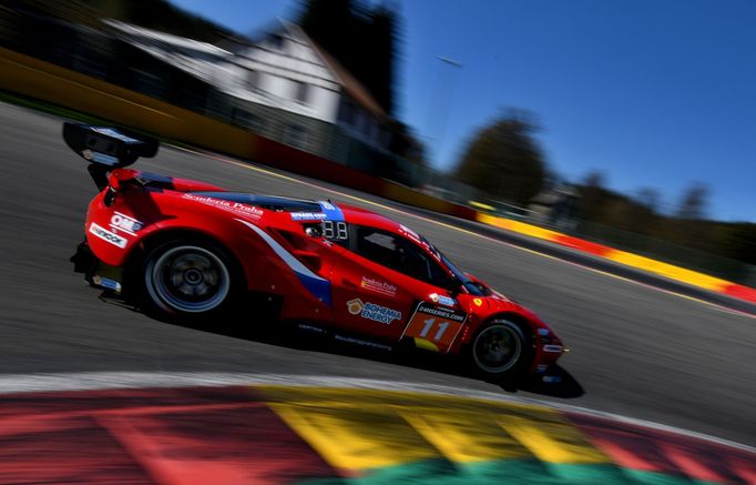 Ferrari týmu Scuderia Praha při dvanáctihodinovce ve Spa-Francorchamps