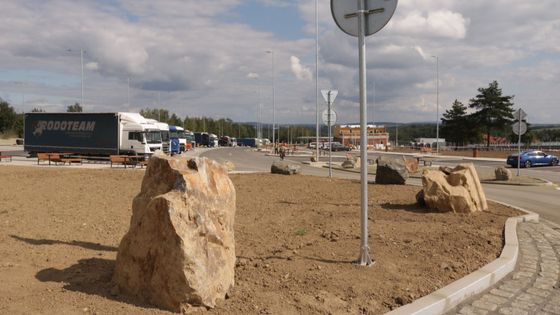 Rekonstruovaná odpočívka na D1 otevírá. Už je plná kamionů, staví se tu fastfood