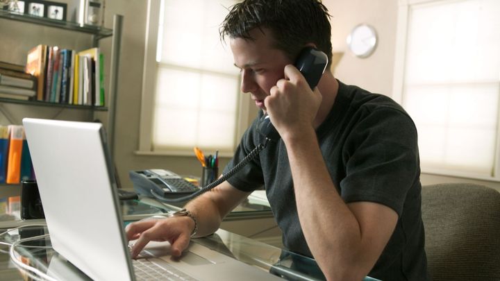 Prostudovat recenze a pak si srovnat ceny. Podle čeho Češi nakupují elektroniku; Zdroj foto: Thinkstock