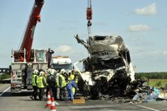 Řidič kamionu, který naboural autobus, měl 4 promile