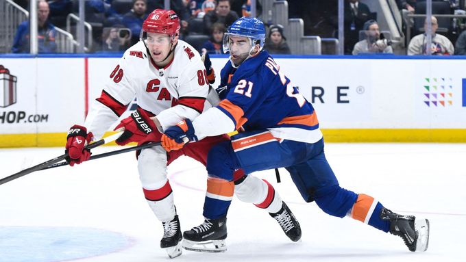 NHL New York Islanders - Carolina Hurricanes: Kyle Palmieri (21) - Martin Nečas (88)