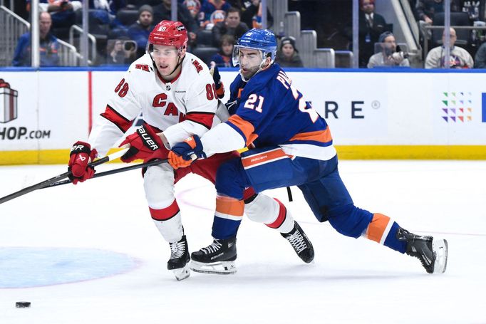 NHL New York Islanders - Carolina Hurricanes: Kyle Palmieri (21) - Martin Nečas (88)