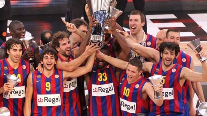 Basketbalisté Barcelony se radují ze zaslouženého triumfu
