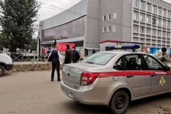 Po střelbě na univerzitě v ruském Permu je šest mrtvých, studenti skákali z oken