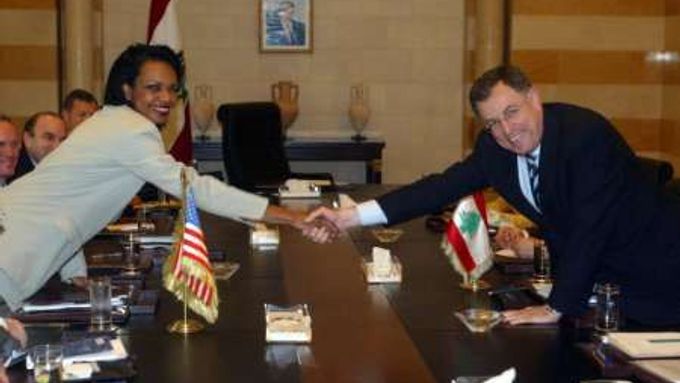 Vůbec prvním politikem, se kterým se americká ministryně zahraničí Condoleezza Riceová při cestě na Blízký východ setkala, byl libanonský premiér Siniora.
