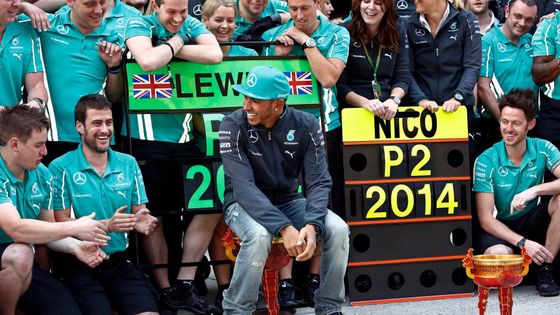 Lewis Hamilton suverénně vyhrál třetí Grand Prix v této sezoně po sobě.