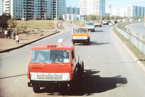 Legendární ruský výrobce nákladních aut slaví. První Kamaz vyrobili před 45 lety